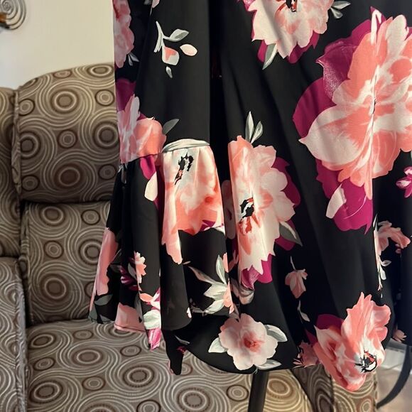 International Concepts Size Small Floral Blouse - Picture 3 of 6